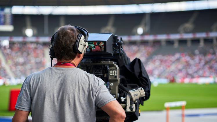 The Future of Sports Broadcasting: Streaming vs. Traditional TV